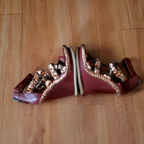 Boutique 9 Wedge Rose Gold Sandals - Picture 5 of 7